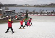 Pokaz zgłębionych tajników szusowania – ostatnie zajęcia z nauki jazdy na nartach, stok Malta Ski Poznań