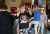 Zabawy sensoplastyczne – makaron i ryż
