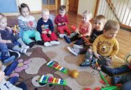 Rybki i Delfinki poznają instrumenty muzyczne