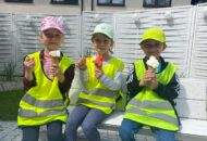 Wyjście przedszkolaków na lody naturalne