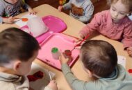 Sensoryczne zabawy lodem