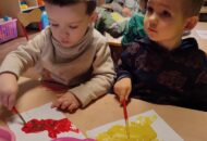 Sensoryczne zabawy lodem