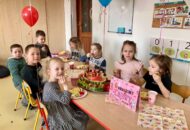 Urodziny Laury z Odkrywców