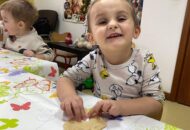 Andrzejki – przygotowywanie ciasteczek z wróżbą