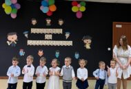 Pasowanie na przedszkolaka – dzieci z grupy Łowcy przygód