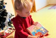 Ozdabianie choinki i Mikołajki u Odkrywców