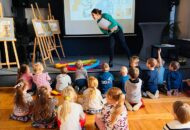 Wyjście Podróżników i Rybek do biblioteki